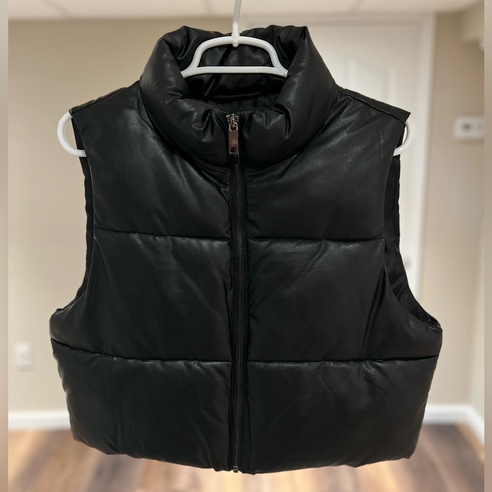 Cropped Black Vest